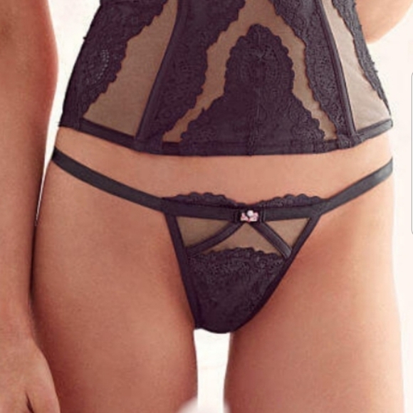 Victoria's Secret Vintage Designer Collection Thong w/ Rhinestone Crystal's NWT - Picture 2 of 16